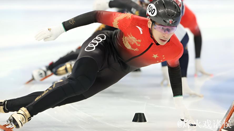 刘少昂绝地反击,中国短道队迎来新赛季首金 刘少昂绝地反击,中国短道队迎来新赛季首金