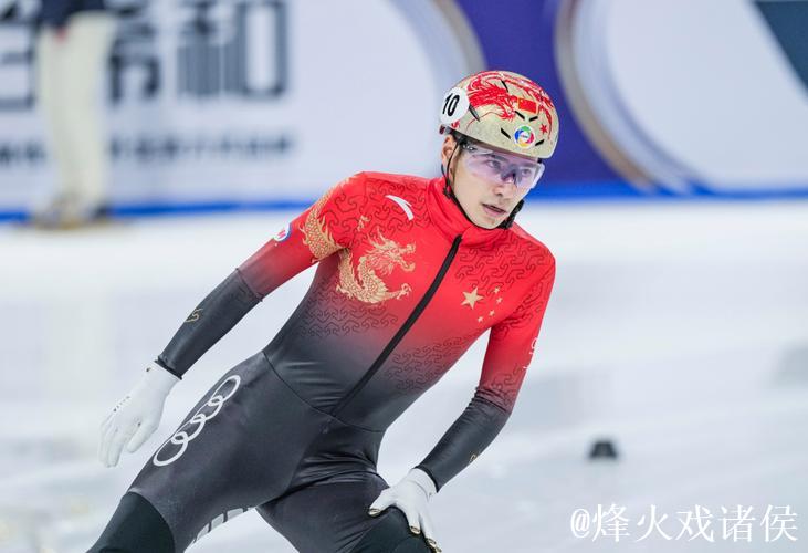 刘少昂绝地反击,中国短道队迎来新赛季首金 刘少昂绝地反击,中国短道队迎来新赛季首金